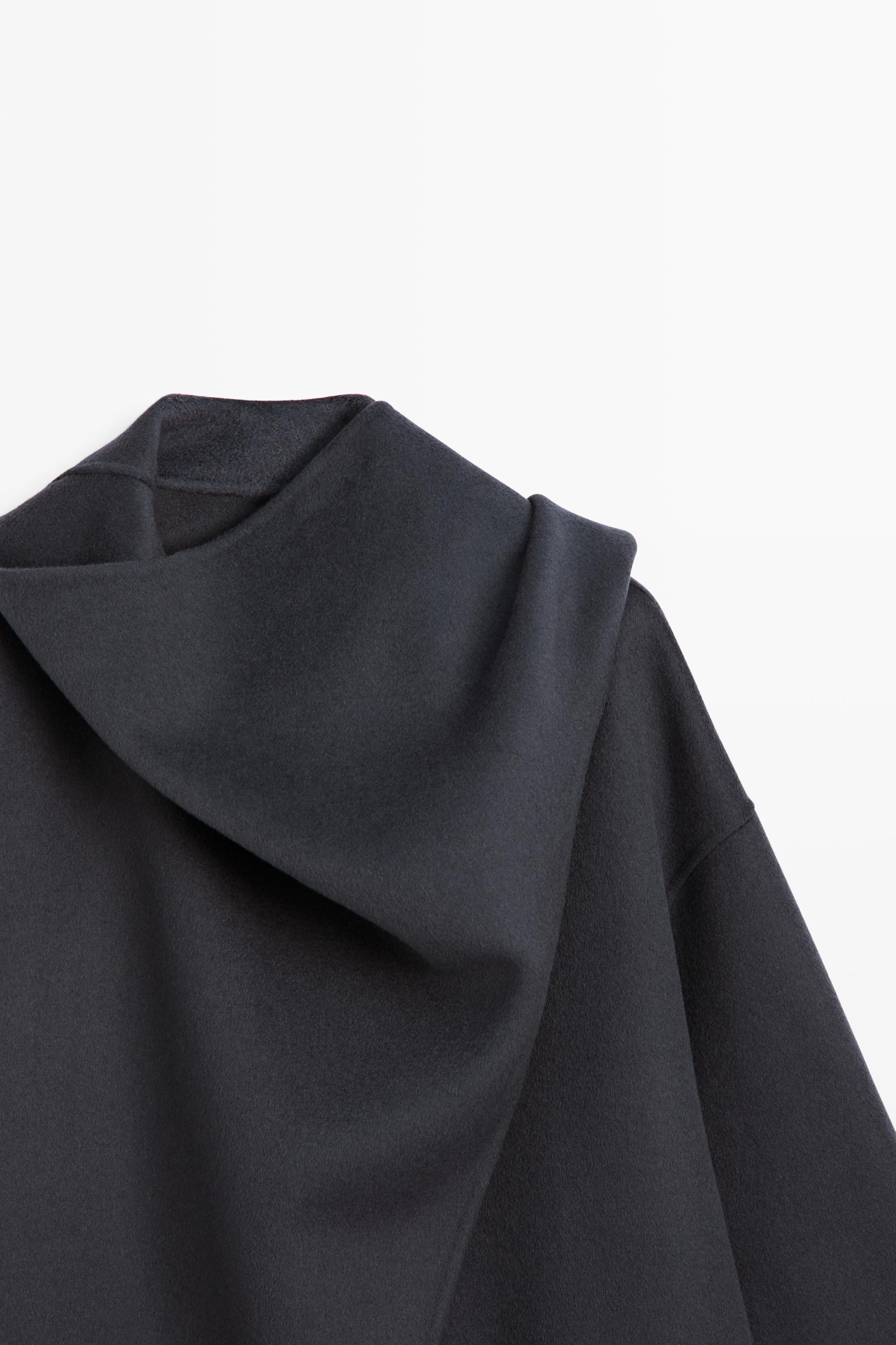 Manteau mi-long avec écharpe